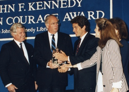Lowell P. Weicker Jr. receiving the award in 1992 from the Kennedy family.